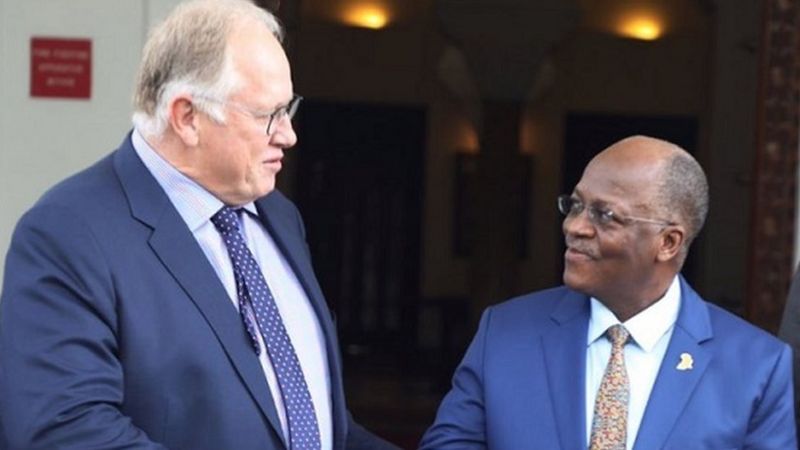 VitusNkuna's tweet photo. Mwenyekiti wa Mabeberu (White Man)
                Vs 
Mwenyekiti wa Wanyonge
(Black &amp; Short Man)
     
      😀😀😀 Nchii inauzwa https://t.co/ufOtI21PAR
