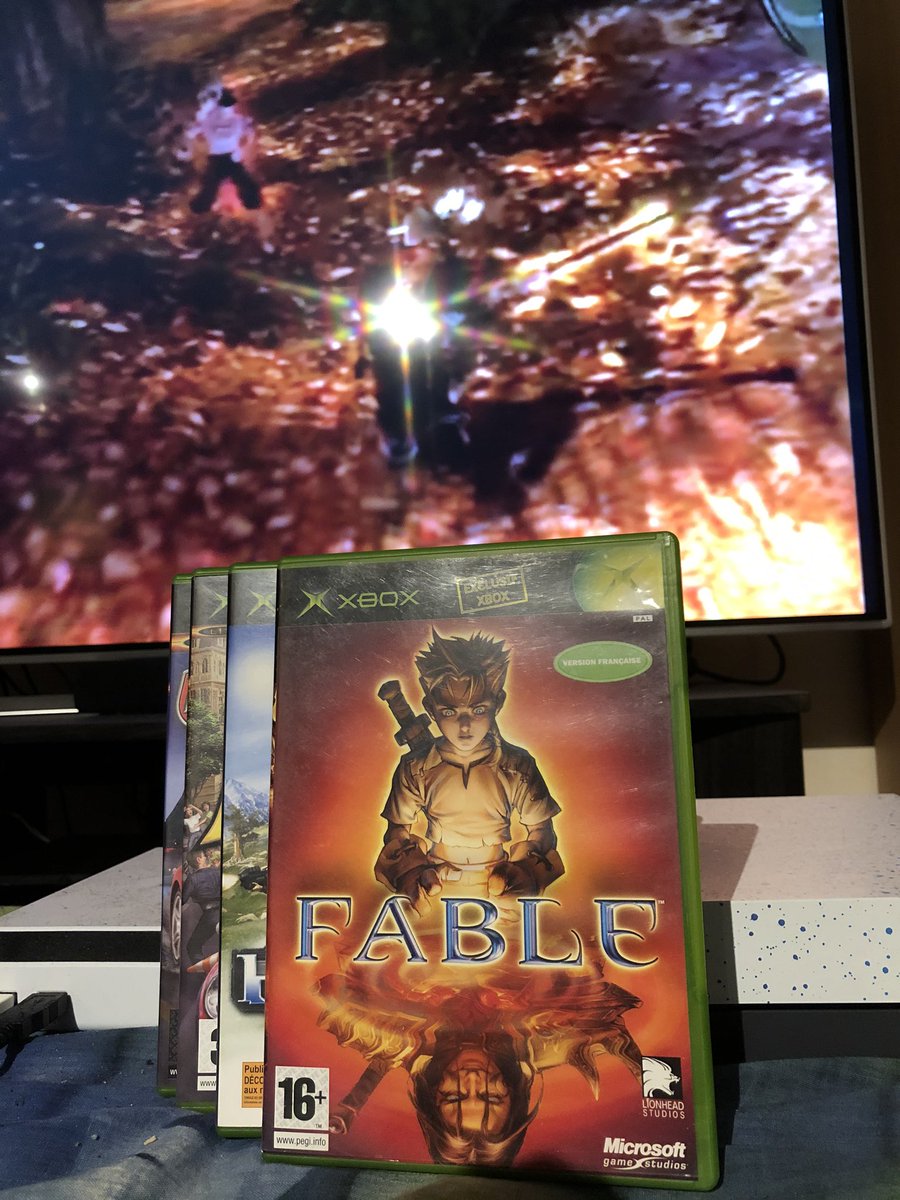 Ophilippos1's tweet photo. #XboxOne #ps4 #switchfr @JulienChieze @CaroleQuintaine On est en mode #SebSSolLive pour une soirée sur l’histoire de #Xbox. @SebSSol et son invité @Zirka_ZT font une belle rétrospective des consoles au X c par la https://t.co/3U7lUTZEqG. On parle Fable quel souvenir 🤩 https://t.co/d8n3SFor8C