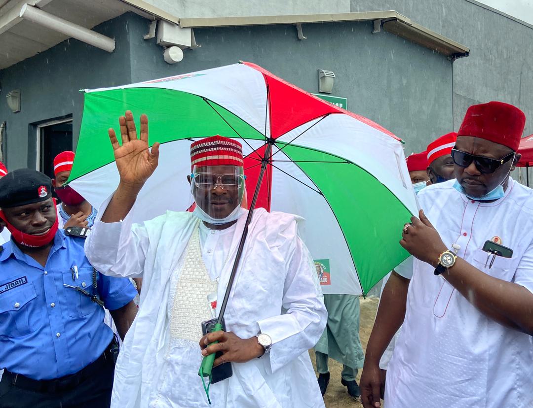 nkfulatan's tweet photo. Our esteemed leader HE Sen. @KwankwasoRM fnse, at Edo state.

PDP Power ☂️💪🏻
Kwankwasiyya Amana 🔴✌🏻

#Obaseki2020 #EdoIsRed #EdoDeservesObaseki https://t.co/oiR3PaSJ8C