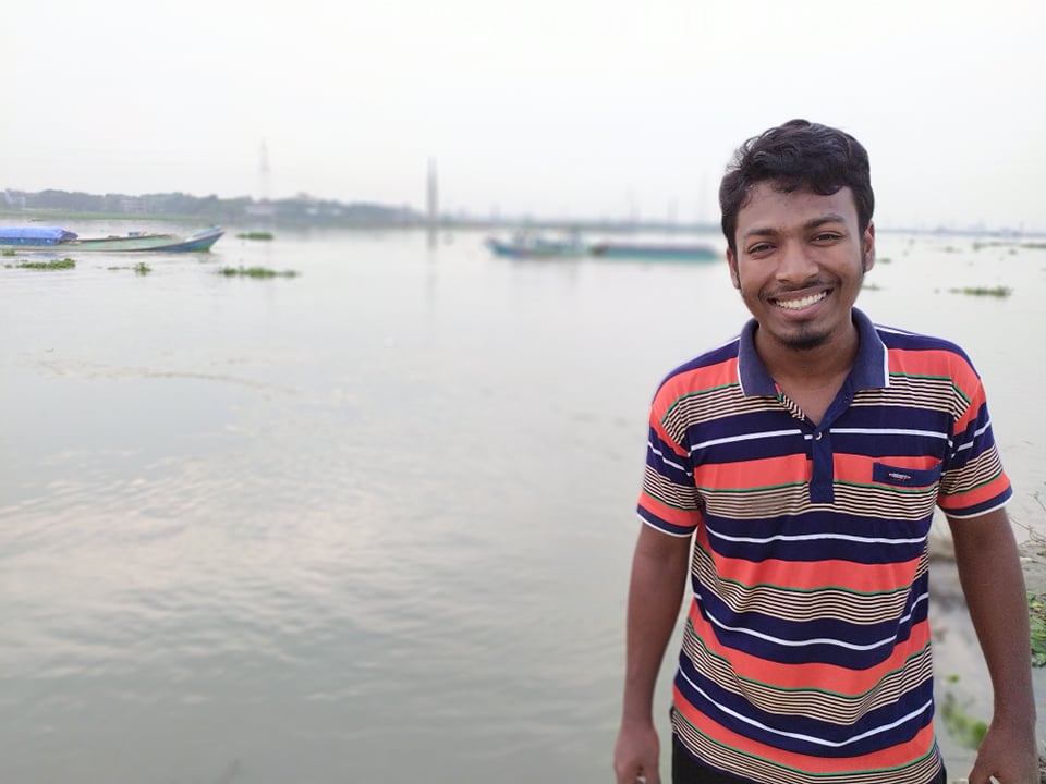 nazmuldtm's tweet photo. ক্লান্তির মাঝে
নিরবতার খোজে,
একরাশ হাসি
কার্ণিশের ভাজে!!
#nazmul #nazmulhasan #nazmul_hasan #nazmuldtm #happy #happy_life #smile #bangladesh #dhaka #best_momment #river #life #enjoylife https://t.co/qXhSG76JjE