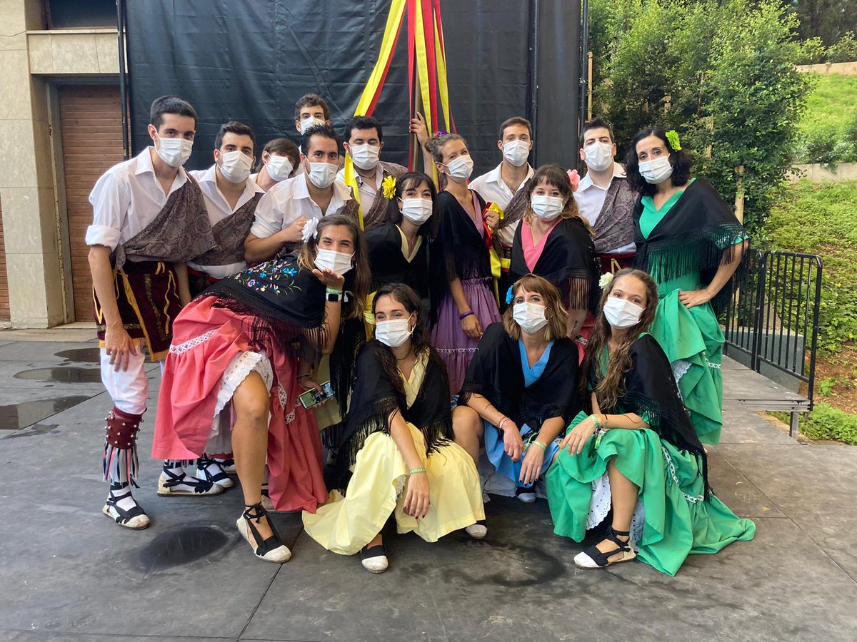 bgitanestgn's tweet photo. Avui les gitanes hem preparat la nostra sorpresa per Santa Tecla 2020!!
Estigueu atents a les xarxes oficials de l'ajuntament i TAC12, on s'emetra!
Gràcies als nostres músics, els grallers La Virolla, per acompanyar-nos😘
Us anirem informant!! 💃🏻💃🏻
Visca Santa Tecla!! #gitanillas https://t.co/PLtF4hmuN1
