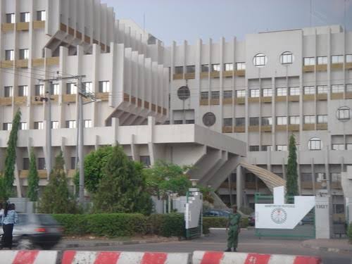 OvieAli's tweet photo. This is Umar Othman Tofa, the brilliant architect who designed and supervised the construction of Nigeria's Defence Headquarters iconic boat house. A firm based in Kano did the construction under Mr Umar's supervision. https://t.co/k5JZoFlbra