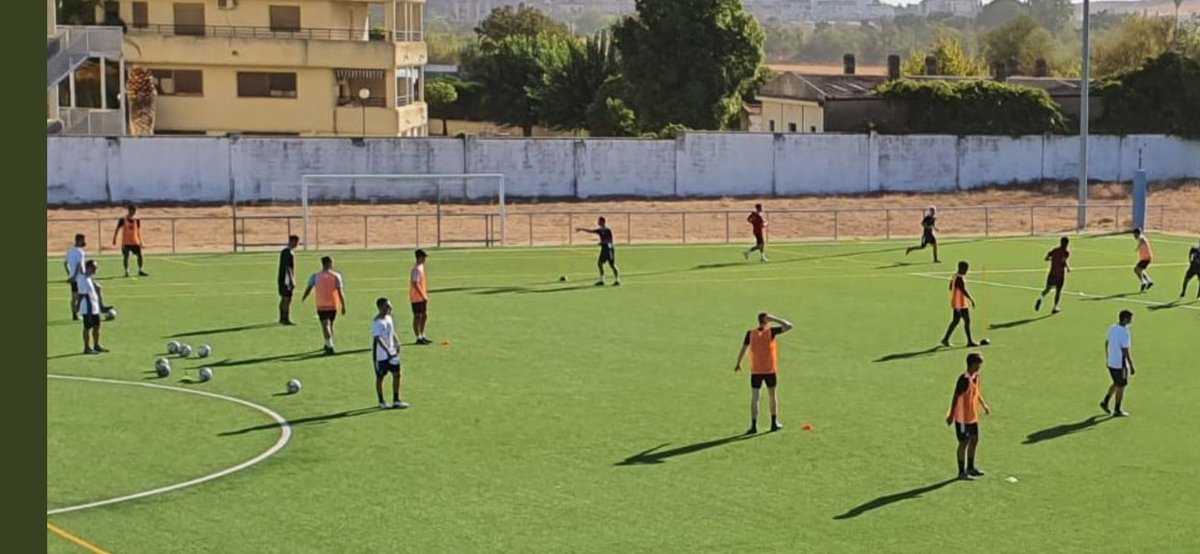 Totalfield1's tweet photo. Hoy toco el turno a la @CDBLaAcademia @JuvenilDH  de nuestro jugador killer @looreto10.
También empiezan en 3a división el @RacingValverde de @RemediosGolo y el @UDFDC de @SamuLopez8 y @EduSG1999 .... Empieza la bueno🔥⚽🔥⚽🔥⚽ https://t.co/FBiLR2qc0x