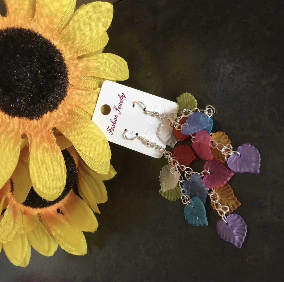keisasjewellery's tweet photo. Dingle dangle colourful leaf earrings only £2.99 , you have to see them be-leaf them 😊👇😍#earrings #etsy #EtsySeller #dangle #dropleaf #powerhour #colourful https://t.co/GkTNk1NmQo
