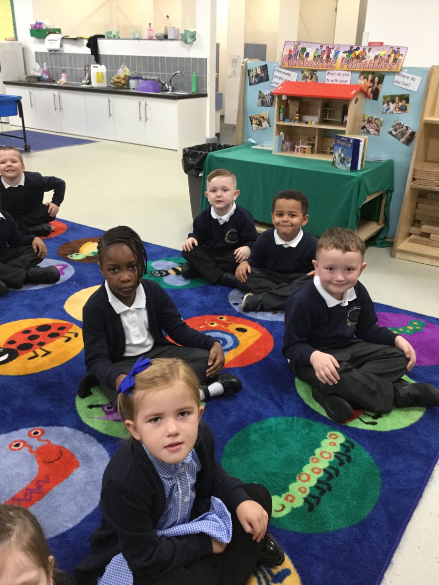 Charlestown_Rec's tweet photo. The Reception children have settled into their new classroom brilliantly. This week we have been talking about our school bee values, as well as making bees using paint and collage to put on display. Well-done, Reception! https://t.co/cfHRhnJfgF