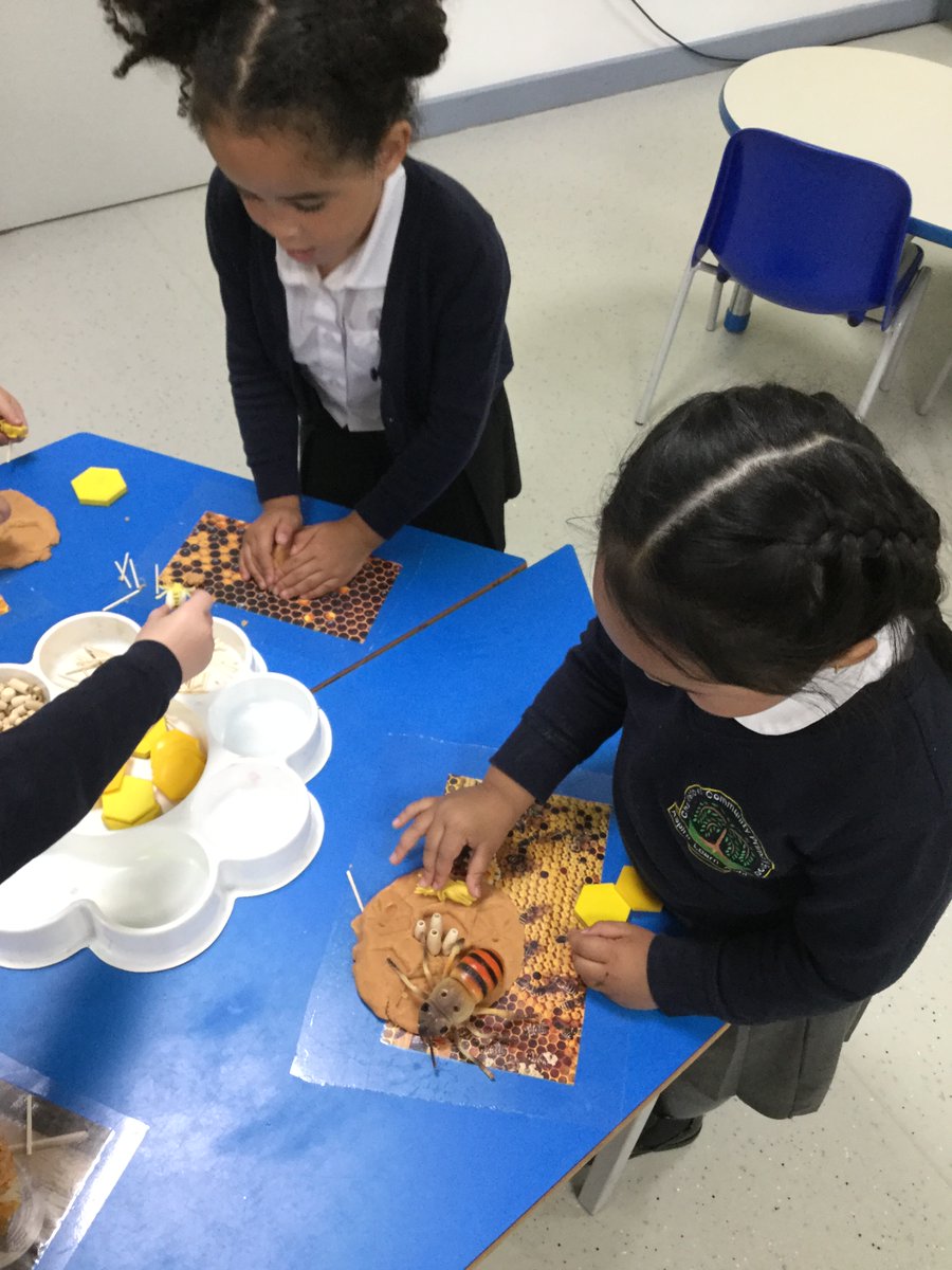 Charlestown_Rec's tweet photo. The Reception children have settled into their new classroom brilliantly. This week we have been talking about our school bee values, as well as making bees using paint and collage to put on display. Well-done, Reception! https://t.co/cfHRhnJfgF