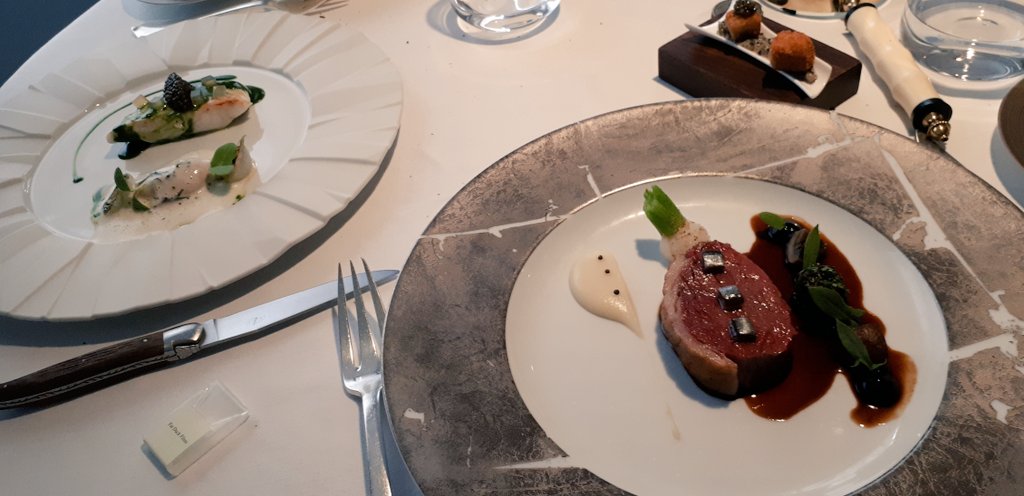 MichelinGuideUK's tweet photo. Snail porridge – as good as ever @TheFatDuckBray #3MICHELINStars https://t.co/s2K05K8Yw9