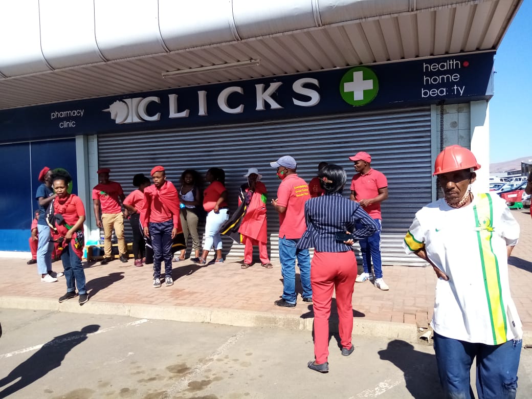 EFF_HarryGwala's tweet photo. [DAY 3 IN PICTURES] Earlier today, Commisar Babalwa Mathulelwa, Regional Chairperson @LindelaniMcwabe, and Fighters remained resolute that Clicks must feel the consequences of undermining the identity of black people.

KOKSTAD Clicks outlet remained nonoperational
#ClicksMustFall https://t.co/Lxn5DcTbqv