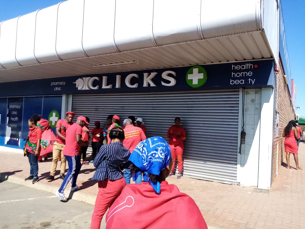 EFF_HarryGwala's tweet photo. [DAY 3 IN PICTURES] Earlier today, Commisar Babalwa Mathulelwa, Regional Chairperson @LindelaniMcwabe, and Fighters remained resolute that Clicks must feel the consequences of undermining the identity of black people.

KOKSTAD Clicks outlet remained nonoperational
#ClicksMustFall https://t.co/Lxn5DcTbqv