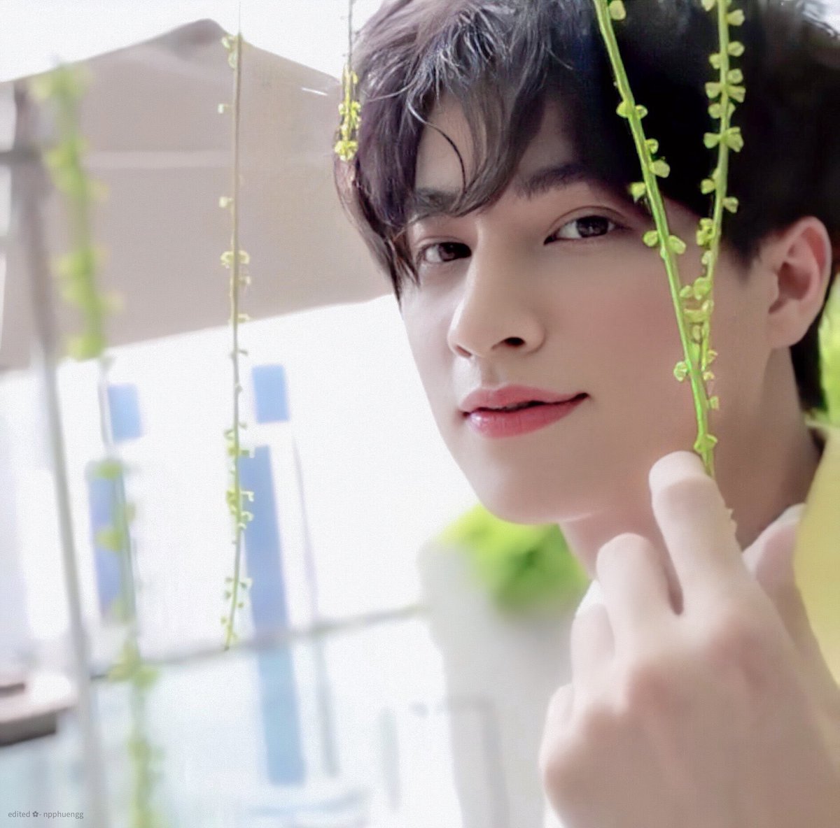 we all call gulf pretty but what is it about him that makes him so effortlessly pretty and handsome at the same time?gulf's androgynous beauty, a thread 