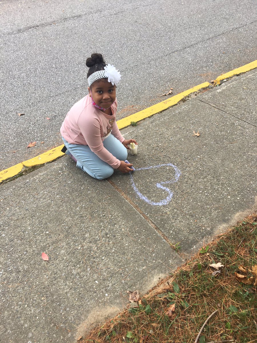 EllenSemel's tweet photo. Mrs Majestic’s art lesson at Commack Road Elementary School. Chalk talk   #islippride #CRES https://t.co/FKnhA2j2TT