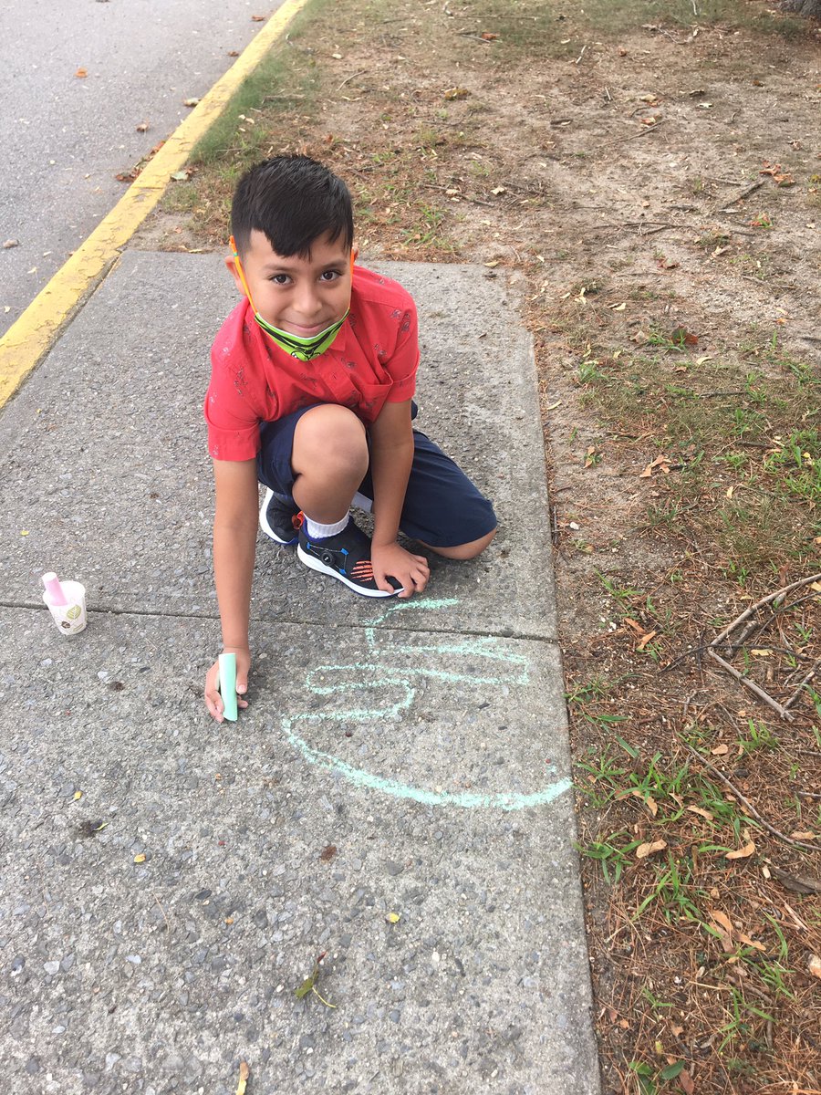EllenSemel's tweet photo. Mrs Majestic’s art lesson at Commack Road Elementary School. Chalk talk   #islippride #CRES https://t.co/FKnhA2j2TT