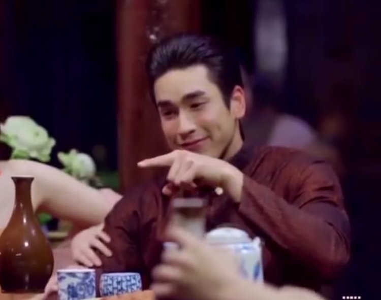 Gaia2o19's tweet photo. When the aliens are drunk VS Pit drunk #MLFASHottieProf #แรงปรารถนารีรันep24 #ณเดชน์ #nadech #kugimiyas https://t.co/vNmVNoVh29