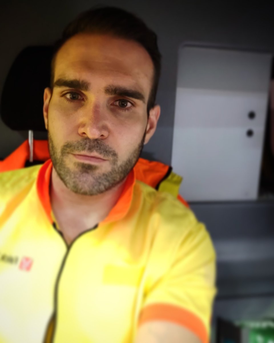 jovebl's tweet photo. Tal que así un día lluvioso de trabajo.
#emergenciesmediques #emergency #ambulancia #ambulance #tesvisible #urgency #firstresponders #urgencia #ambulanza #instadocenciasalud #creurojacat #gayman #emergencia #gayboy #enfermeriavisible #llumsblaus #emslife #tescommunity #myemsday https://t.co/q3SleTKRo1