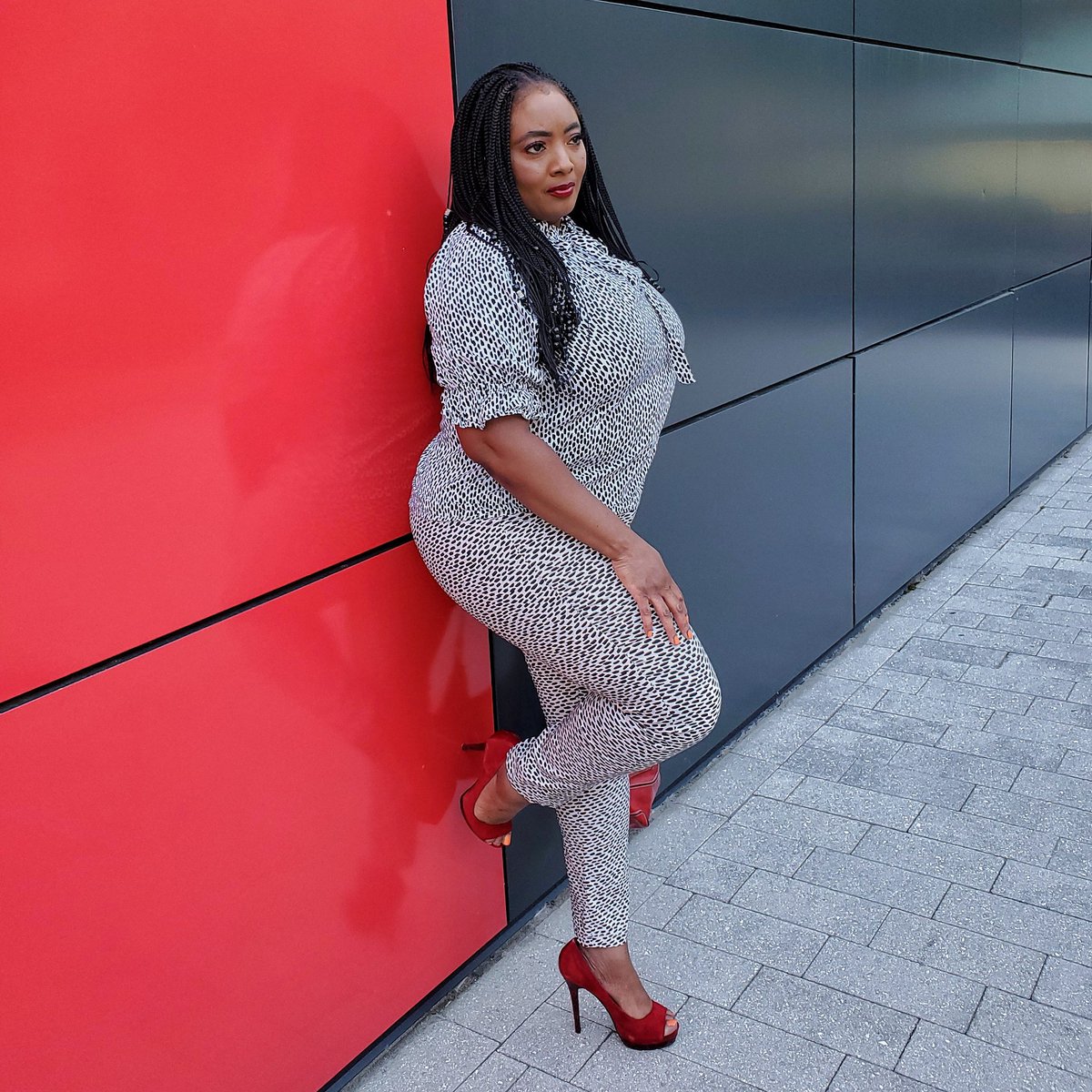 thejoycedelaney's tweet photo. Choosing sides can be difficult.
๐ธ: @impact2436
#blackandwhiteoutfit #stylefiles #womenwhoblog #fashioninfluencer #influencer #brandambassador https://t.co/gAEArMc7Tn