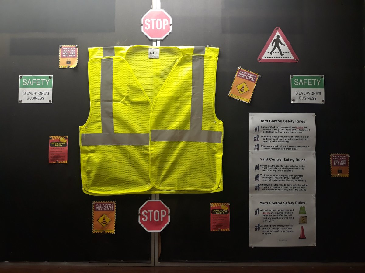 Dover UPS 
           Yard Control AWARENESS! 
 #NEDPRIMETIME #TogetherWeAreUPS #UPSersAreThere #ProudUPSers #LiveSafely #TogetherWeAreUPS #nedarr