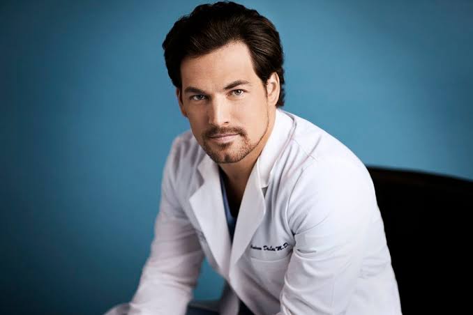 AnatomyLi's tweet photo. Eu não canso de enaltecer essa foto do Giacomo...olha como ele está lindo nela. Um doutorzão desses, meu Deus...
É o que eu sempre digo: a beleza do Giacomo não é valorizada da forma como deveria em Greys Anatomy.
#AndrewDeLuca https://t.co/YV4nY2fySf