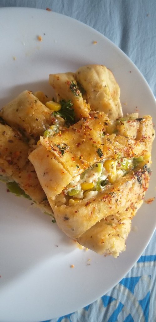 freedyfood's tweet photo. Cheesy Garlic Bread😋
#cheesebread #cheese #bread #garlicbread #foodie #food #foodporn #paodequeijo #cheeselover #koreangarliccheesebread #instafood #yummy #koreangarlicbread #homemade #rotikeju #foodphotography #foodstagram #baking #foodies #rotikekinian #delicious #breadmaking https://t.co/tg4BNEBuS0
