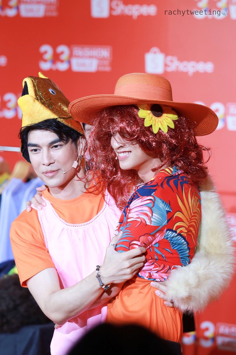 ADDITIONAL PHOTO TO THE PREV TWEET^^^(look at how mew can grab ahold of his entire back and upper arm w one hand )