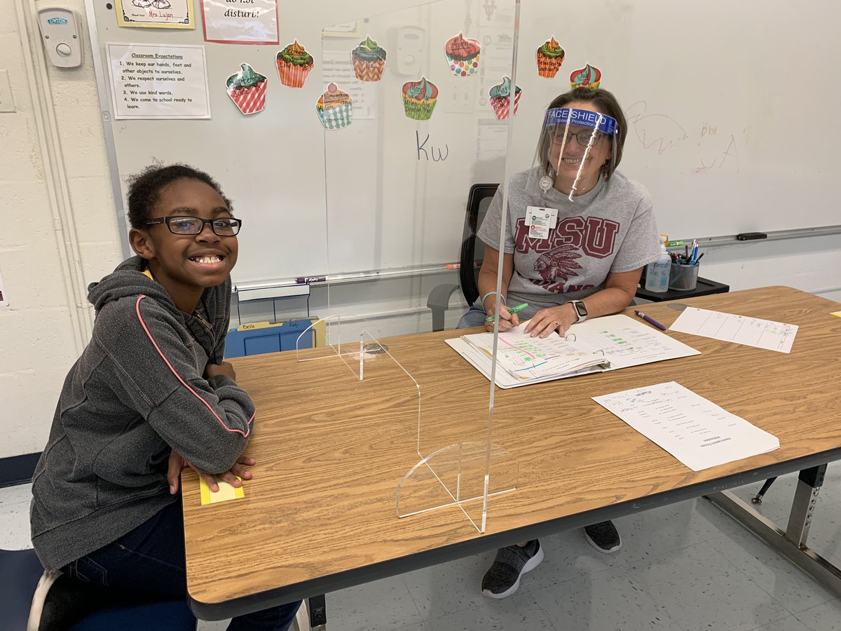 TheMrsRyder's tweet photo. Look at these teachers rocking out their teaching, growing their brain, and committing to #bealight every day @Haynes_nwa we ❤️ our staff! #watchus #beepbeep @LoriApple4 @HNADickens @kaybird201472 @Mrs_Cullar https://t.co/boJ1IYW8yj