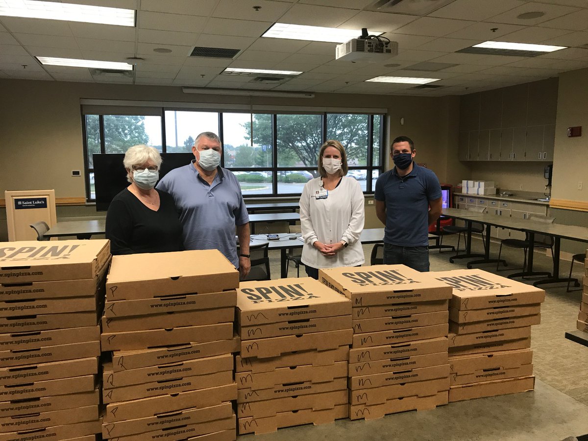saintlukeskc's tweet photo. Bill and Jo McDonald graciously blessed the Saint Luke's South Hospital day shift with SPIN! Neapolitan Pizza on Tuesday. The staff was so excited when it was announced and enjoyed all 70 pizza pies! #KCCares https://t.co/paoPeNSeFx