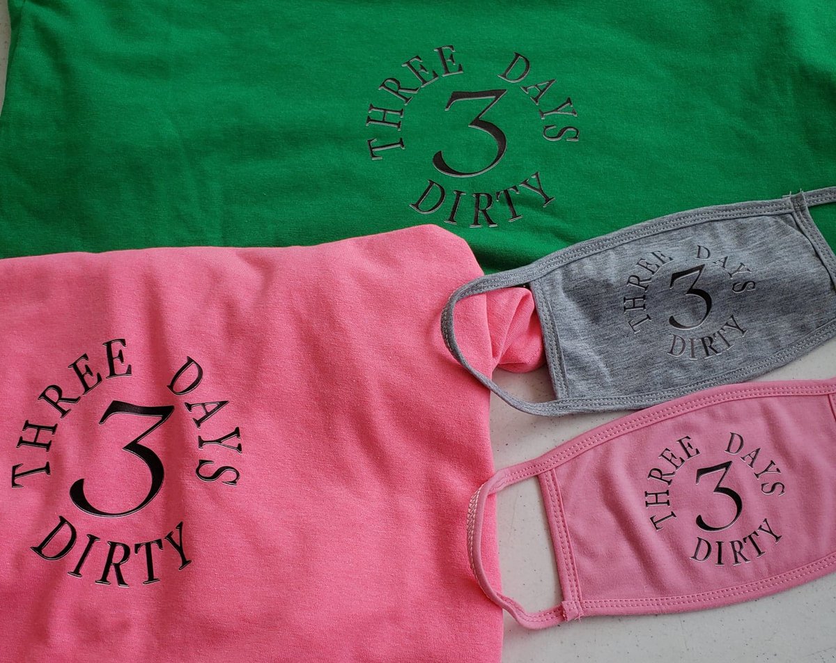 We got some swag made with The Printing Zoo down the road. Everything looks amazing!
#bandmerch #swag #newmusicalert