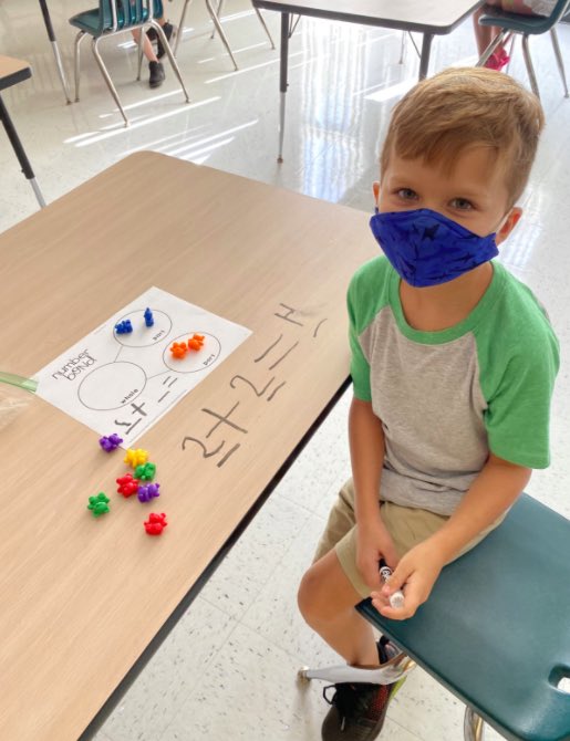 SRES_Math's tweet image. First grade working hard in math. @sunrayexplorers