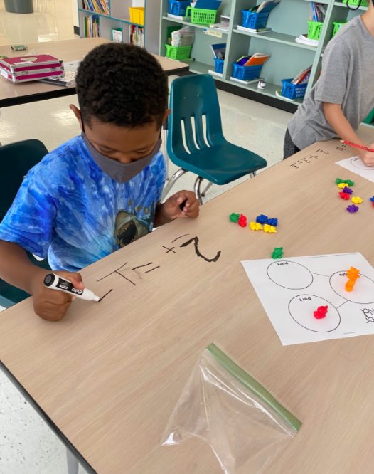 SRES_Math's tweet image. First grade working hard in math. @sunrayexplorers