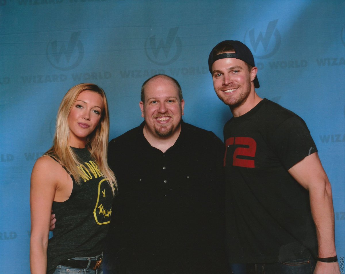 DarthShep's tweet photo. Stephen Amell &amp; Katie Cassidy - Arrow - Wizard World Philly 2015 @StephenAmell @MzKatieCassidy @CW_Arrow @WizardWorld #stephenamell #katiecassidy #cwarrow #wizardworldphilly https://t.co/vs3emyVXU9