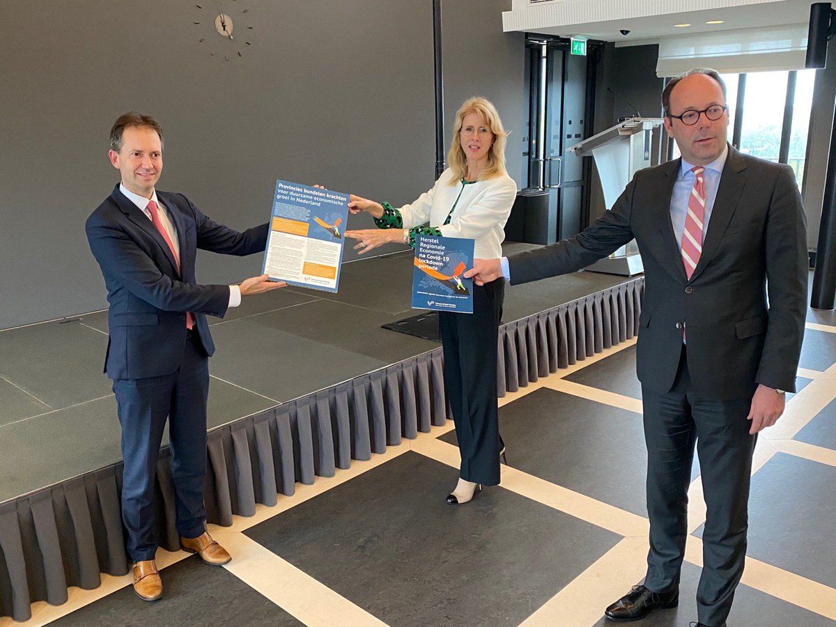 Inspirerend om te zien dat <a href="/IPO_Provincies/">IPO</a> hun krachten bundelen voor het versterken van de regionale economie. Zojuist van <a href="/vanHijum/">Eddy van Hijum</a> en <a href="/volgmartijn/">Martijn van Gruijthuijsen</a> het actieplan Herstel Regionale Economie ontvangen. Op naar een duurzaam en veerkrachtig herstel. 

#samensterk