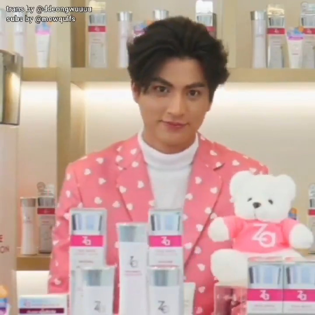 another thing is his eyes. recently his stylist has been putting a bit of eyeshadow and a small eyeliner wing on him which highlights his eye shape and makes him have bambi eyes!! they know how to accentuate his eyes highlighting another aspect of his beauty, a more feminine side