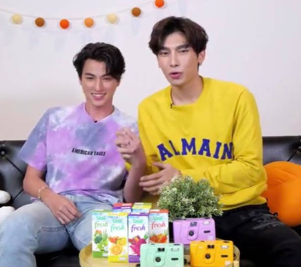 another thing is his eyes. recently his stylist has been putting a bit of eyeshadow and a small eyeliner wing on him which highlights his eye shape and makes him have bambi eyes!! they know how to accentuate his eyes highlighting another aspect of his beauty, a more feminine side