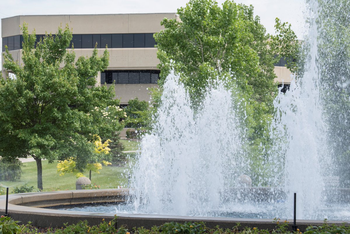 nkuedu's tweet photo. Have you ever spent time at the fountains by Steely Library?
📸Scott Beseler
.
.
.
#Fountains #SteelyLibrary #CollegeLife #CampusLife #NorthernKentucky https://t.co/5RtrjaqYsK