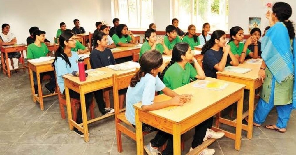 Какое образование в индии. Ученики в индии. Дошкольное образование в индии. Ученики в индии. Школьники индии.
