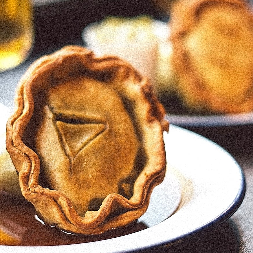 When it comes to pie, we don't mess around!

The Pie Menu 👇

Steak pie, mince and onion pie, sausage, apple, cider and onion pie, minted lamb pie, chicken, chorizo and sweet potato pie, Mediterranean vegetable pie.

#pieloving