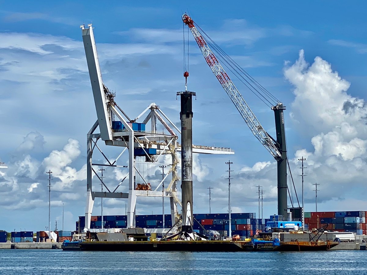 ken_kremer's tweet photo. Hoisting cap attachment by #spacex crane crew started roughly an hour ago to 2x flown #Falcon9 b1060 .2 but has paused now at noon ET today Sep 9 and then just completed 1220pm- beside #gomstree https://t.co/MdlCB9hFpw