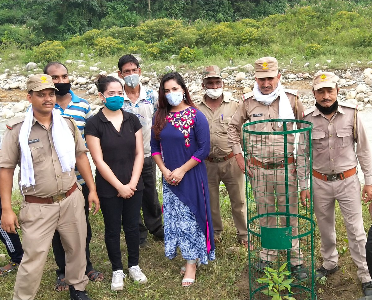 iampriyankanegi's tweet photo. #PlantATree #savetheplanet #GreenIndiaChallenge https://t.co/t4WqIySPKh