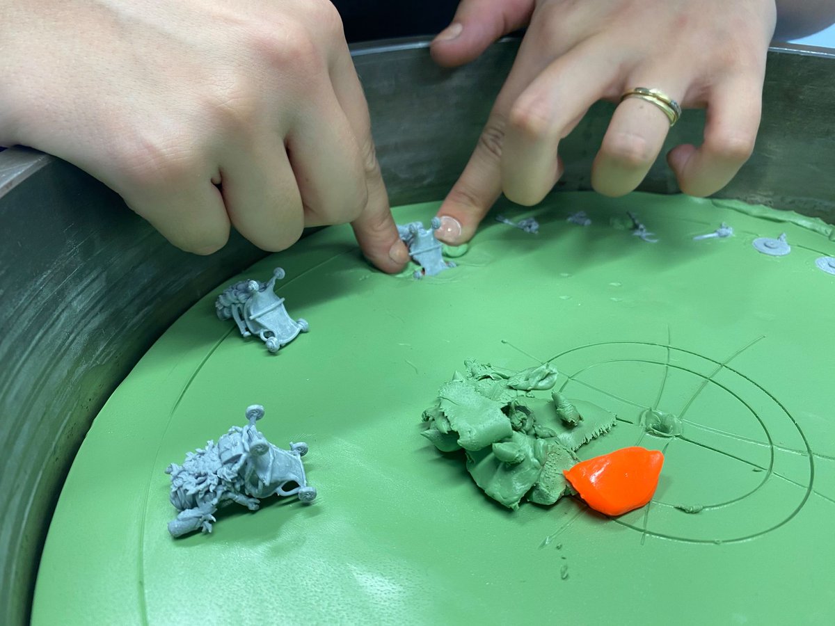 strataminis's tweet photo. What's that I see in the pictures!
#MakingMinis #EveryoneCanBeaHero https://t.co/xJkFG2UXIl