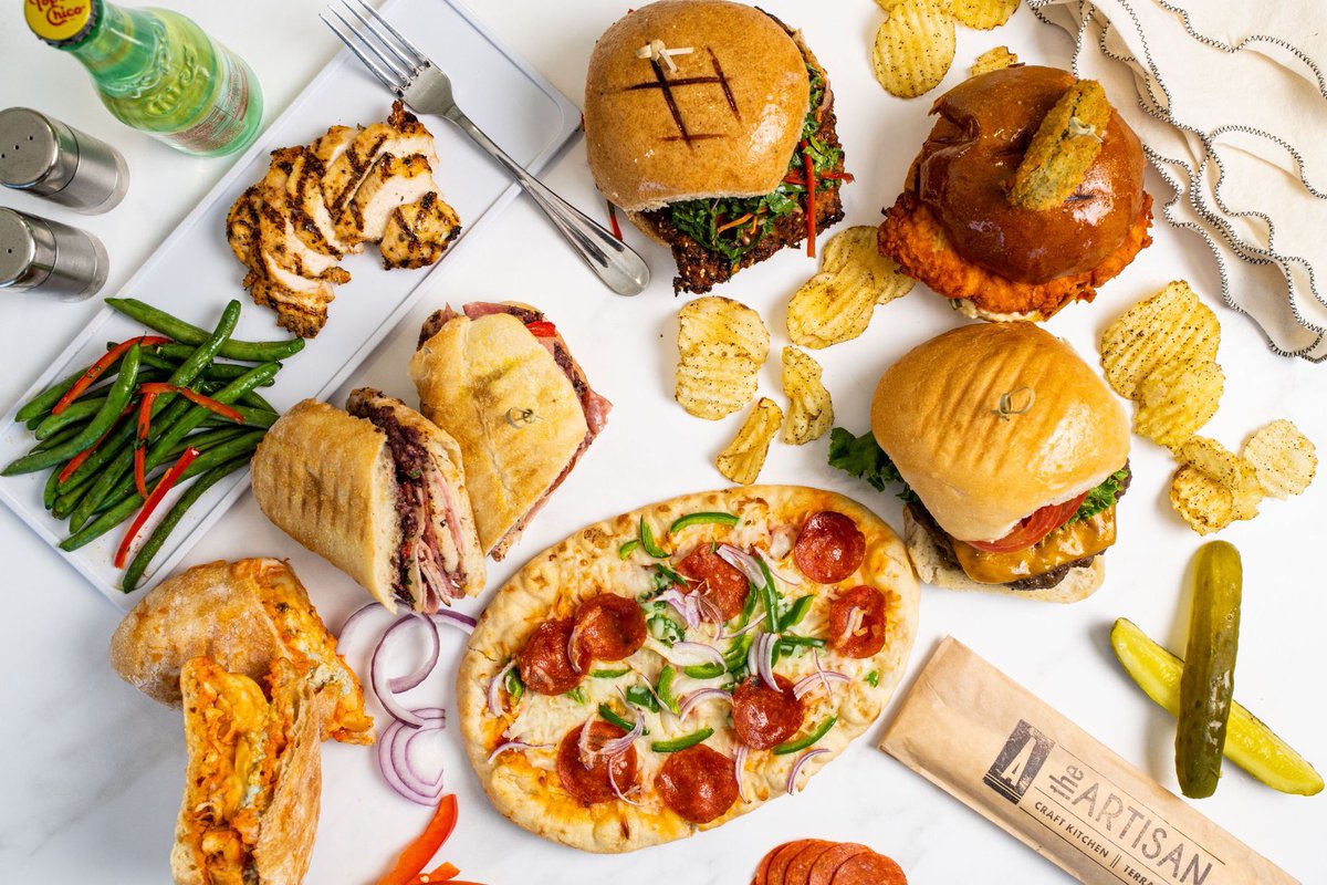 Searching 👀 for the perfect lunch? 🥗🥪 Here's your sign! 

Use code "FALL15" for 15% off your lunch when you order online #theartisandallas #dallaseats #dallaslunch #dallasartsdistrict #downtowndallas #shoplocal