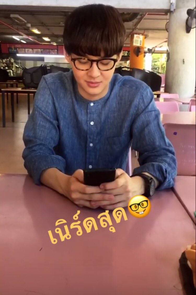 saintsuphatty's tweet photo. I wanna cry huhuhuhu di ako maka-move on ❤ di ako makapag-trabaho maayos 😍😂 Nadech + Saint ❤
pic credits 🙏
#MLFASHottieProf
#MyLoveFromAnotherStarTH
#Saint_sup #MingEr https://t.co/mV2esi35dH