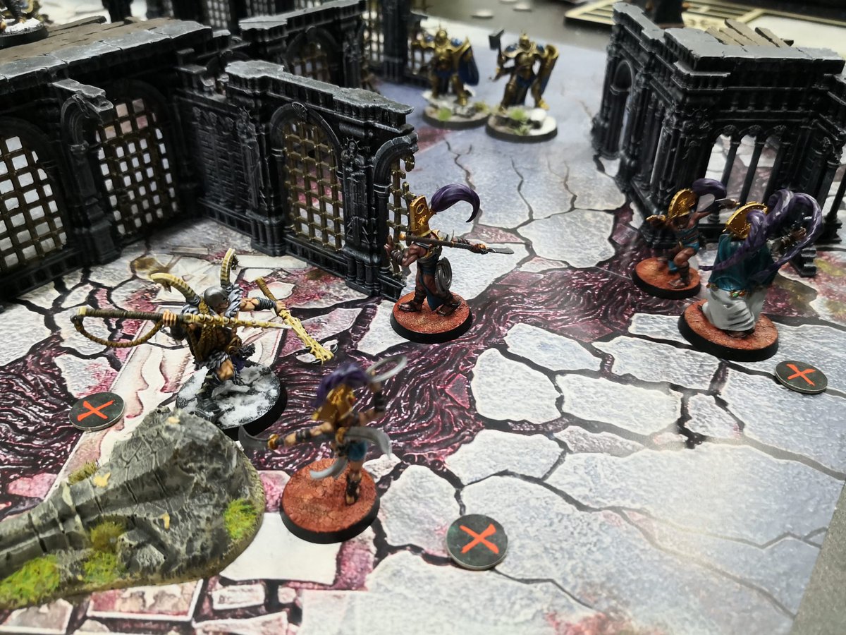 Habemus_Ludum's tweet photo. Tardes de warcry en Habemus Ludum.
Convergencias de los Iron Golems y los Untamed Beast.
#ageofsigmar #warcry #stormcasteternals #irongolem #untamedbeast #cypherlords #gamesworkshop #warhammer https://t.co/cveJpurgs1