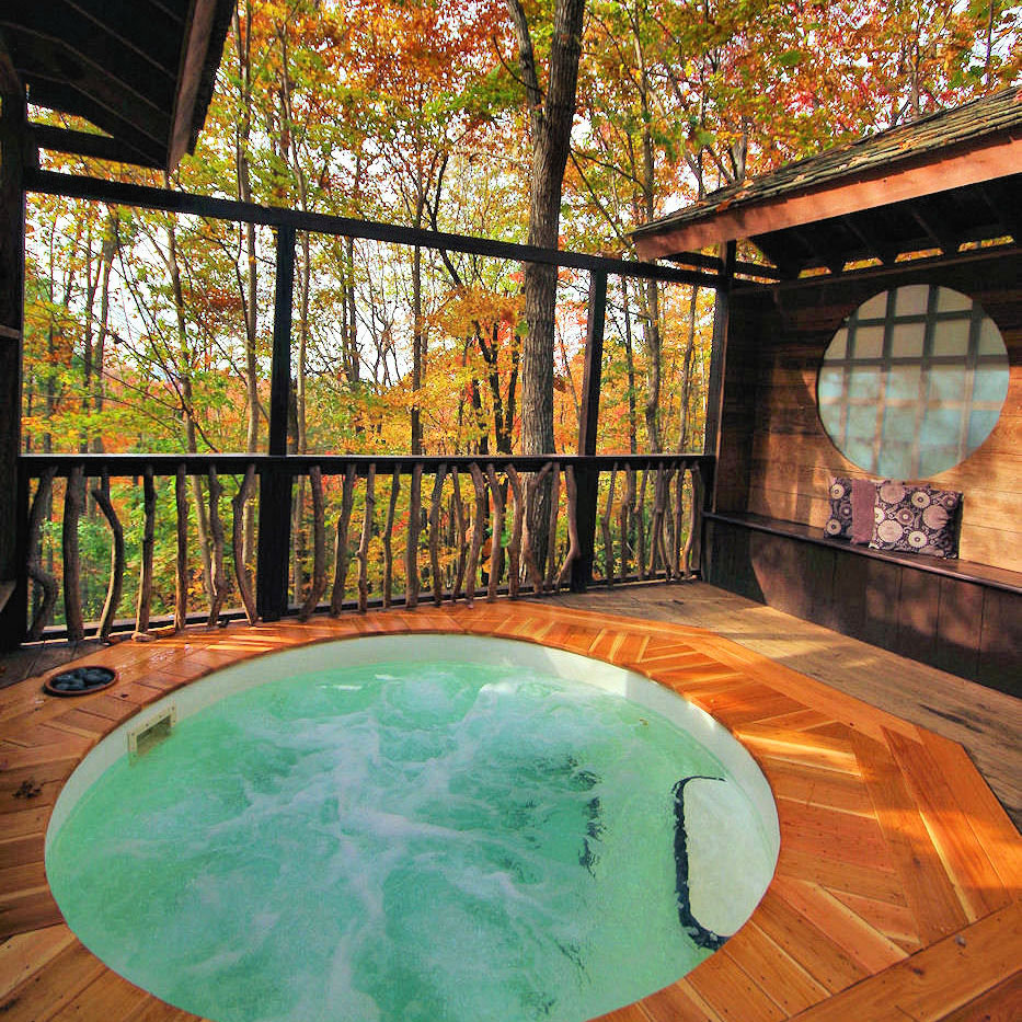 TourAsheville's tweet photo. Find top packages & specials for a getaway during leaf season in Asheville and Western NC! Find details on #romanticasheville (Link in bio). #fallpackages (Pictured: @shoji_retreats) https://t.co/7ZVbvEbvP8