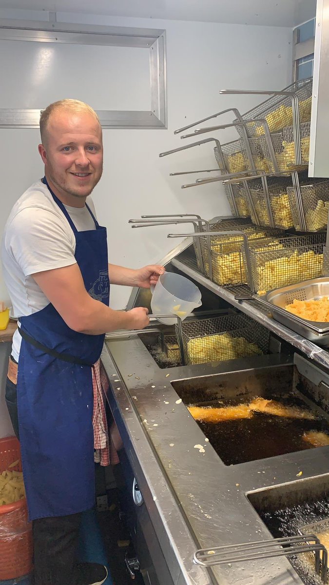 thescallopshell's tweet photo. Olly and Dan are On The Road with the van @BishopSuttonAFC tonight! They’ll be there til 8.30pm tonight - so if you’re in the area, pop along for your tea...!🐟🍟
https://t.co/o1M8ftlVzB
#fishandchips #bishopsutton #ontheroad https://t.co/4ZXlTFo5Xu