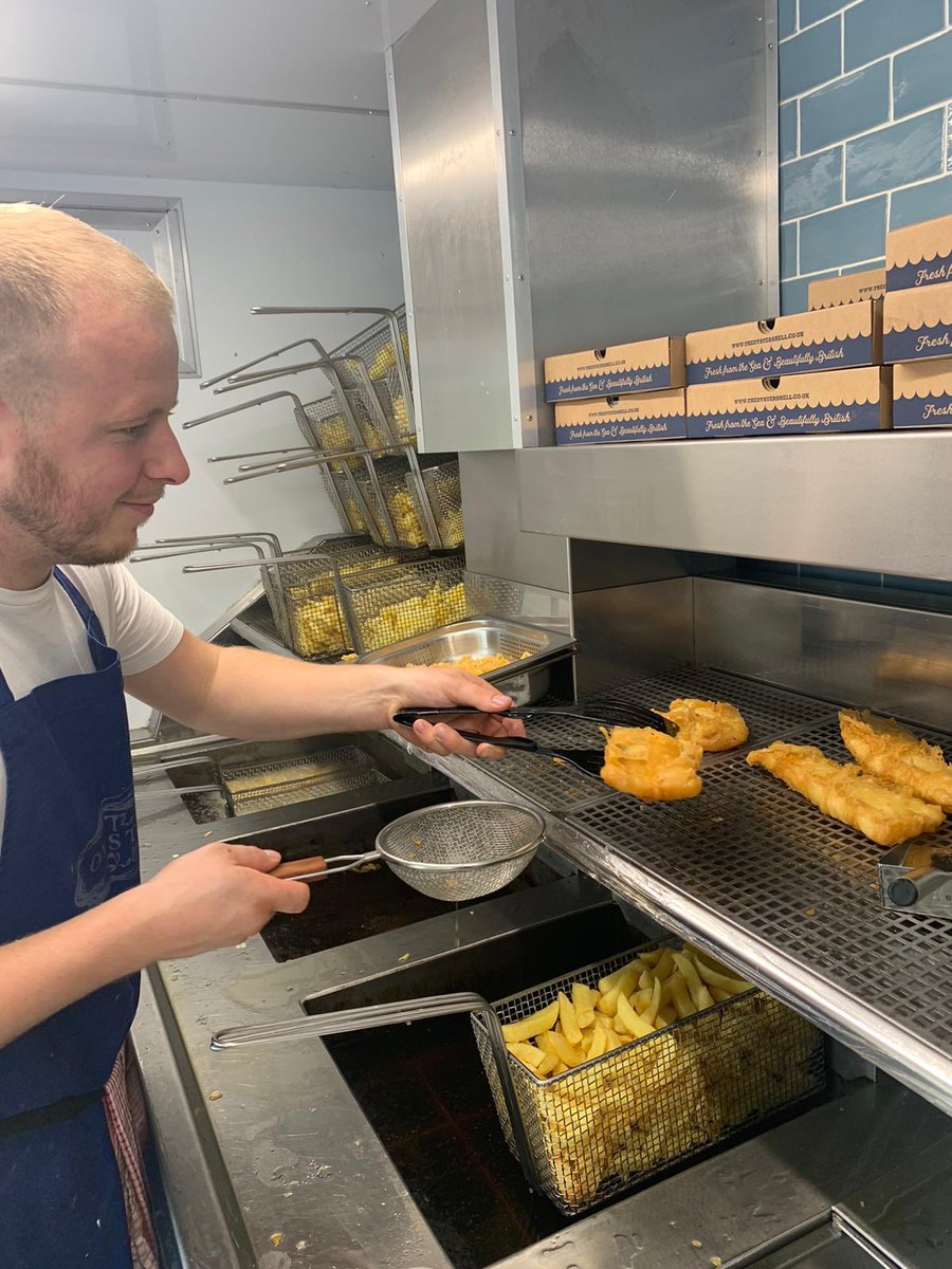 thescallopshell's tweet photo. Olly and Dan are On The Road with the van @BishopSuttonAFC tonight! They’ll be there til 8.30pm tonight - so if you’re in the area, pop along for your tea...!🐟🍟
https://t.co/o1M8ftlVzB
#fishandchips #bishopsutton #ontheroad https://t.co/4ZXlTFo5Xu
