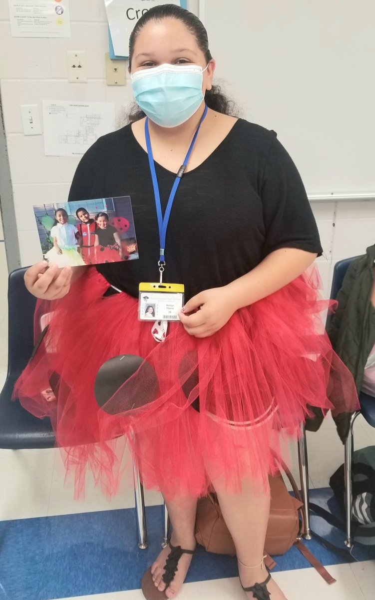 Stephaniejess2's tweet photo. Brazoswood students and teachers celebrated going back to school with spirit week! Today was recreate a picture from when you were little. Hats off to some creative students and staff! #bucpride #pictureday https://t.co/IOX0aWRO62