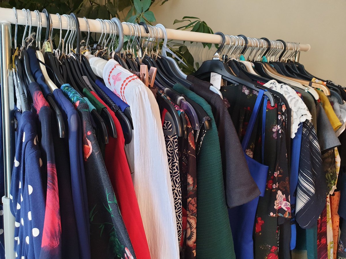stylinglifeOT's tweet photo. One of the #5waystowellbeing is #helpothers and what better time than #secondhandseptember to have a cathartic clearout and donate items to charity or someone in need. Buying from #charityshops or #ebayers will bag you a bargain and help someone else out. https://t.co/7Yj430GlKi