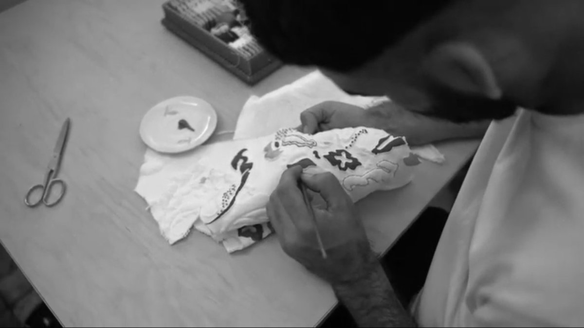 APasarelas's tweet photo. Las técnicas artesanales son muchas y todas cumplen un papel importante dentro de la tradición cultural de la artesanía. Técnicas como el macramé, el crochet, el punto de cruz, el esparto, patchwork entre otras, conllevan una gran labor y significado patrimonial.
@Leandroccano https://t.co/IFrbk2Jstw