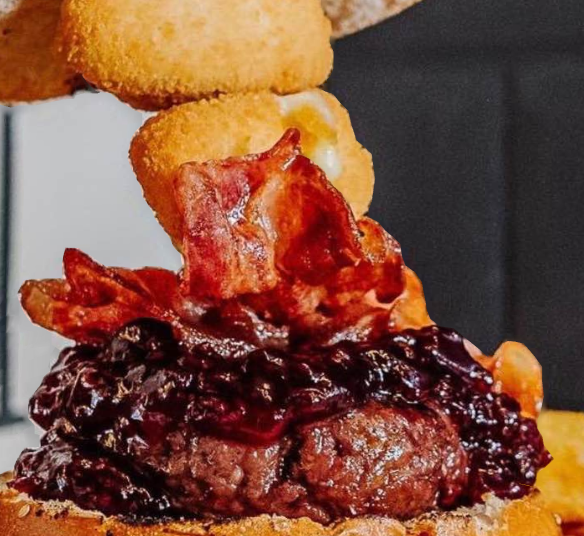 BululuBandC's tweet photo. La Bricón y su anatomía perfecta😍. Pensáis  lo mismo? 🤔
-
 Reservas a través de nuestra Web o llamando al ☎️915218560. 📍Calle Santa Cruz de Marcenado 13.
-
-
#bululubarandcoffee #burgerday #burgerlovers #burgertime #craftburger #craftbeer https://t.co/AwrcNtOiYw