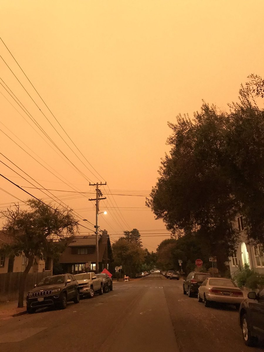 The sky is orange this morning, says  @ggweather, because of the upper level density of all that  #wildfire smoke.The smoke filters out different levels of light from sun — and it's filtering out everything BUT those oranges and yellows.( @teacupinthebay)