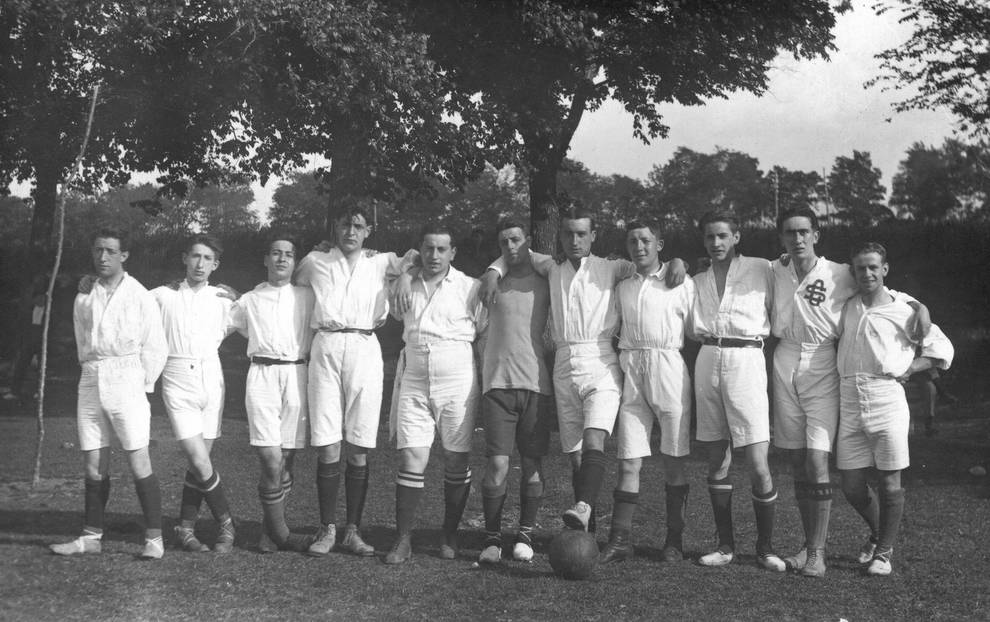 Shirt: 3RD The third kit is also a representation of the badge. With the white taking a center role and the red and navy blue in the details.This shirt is also a tribute to Sportiva one of Osasuna's founding clubs, who played in white.